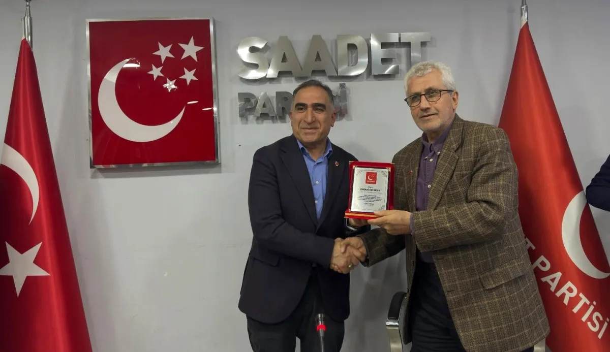 Bursa İl Divan Toplantısı'nda Özverili Çalışma Plaketle Ödüllendirildi Bursa İl Divan Toplantısı'nda Özverili Çalışma Plaketle Ödüllendirildi