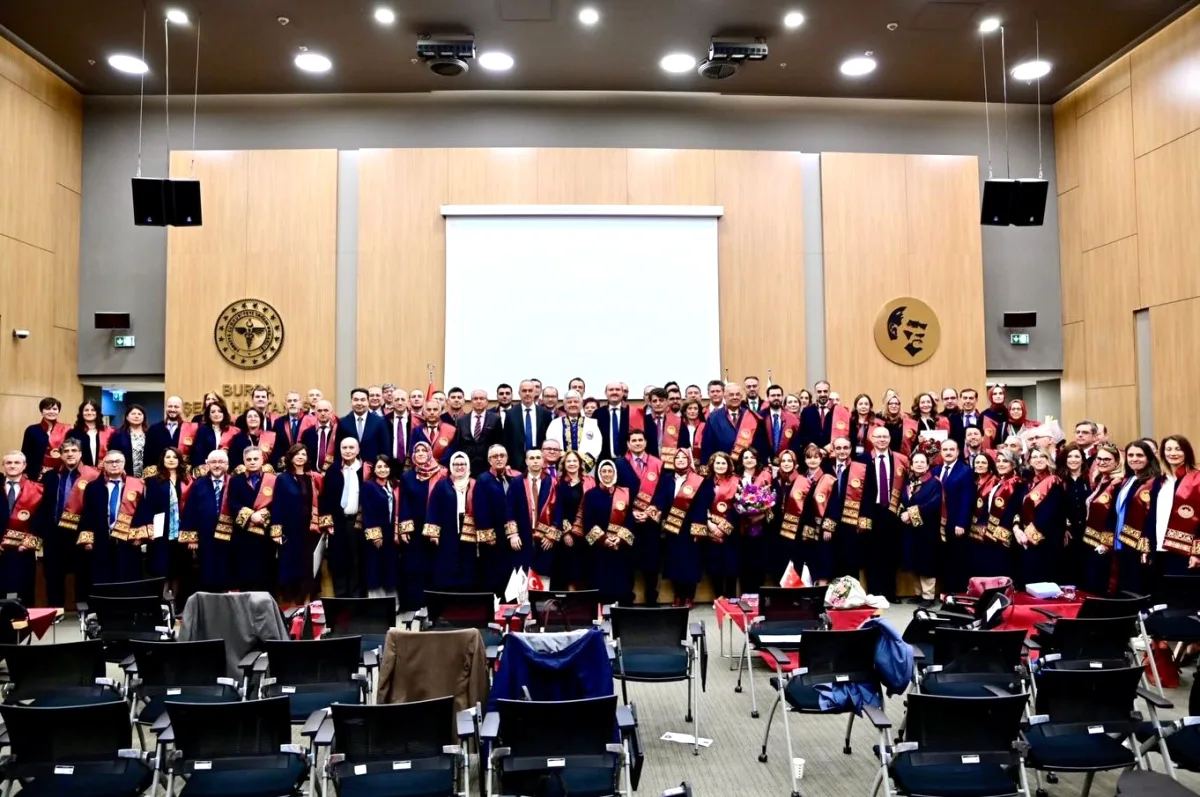 Bursa'da Akademik Yükselme Töreni: SBÜ Hocaları Cübbe Giydi Bursa'da Akademik Yükselme Töreni: SBÜ Hocaları Cübbe Giydi