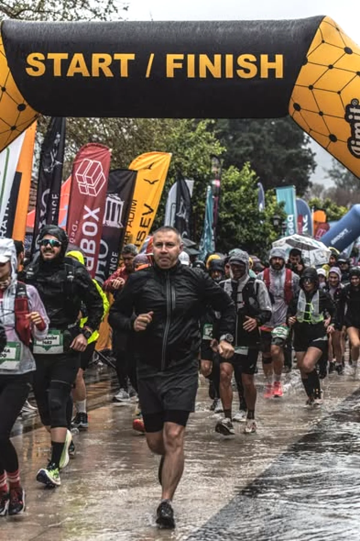 Binlerce Koşucu Yağmura Rağmen Efes Ultramaratonu'nda Binlerce Koşucu Yağmura Rağmen Efes Ultramaratonu'nda