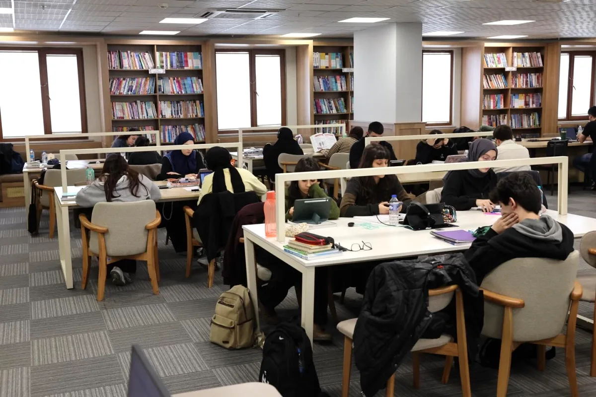 Bağcılar'da Soğuk Havada Ders Çalışma Planı: Ateştuğla Kütüphanesi Bağcılar'da Soğuk Havada Ders Çalışma Planı: Ateştuğla Kütüphanesi