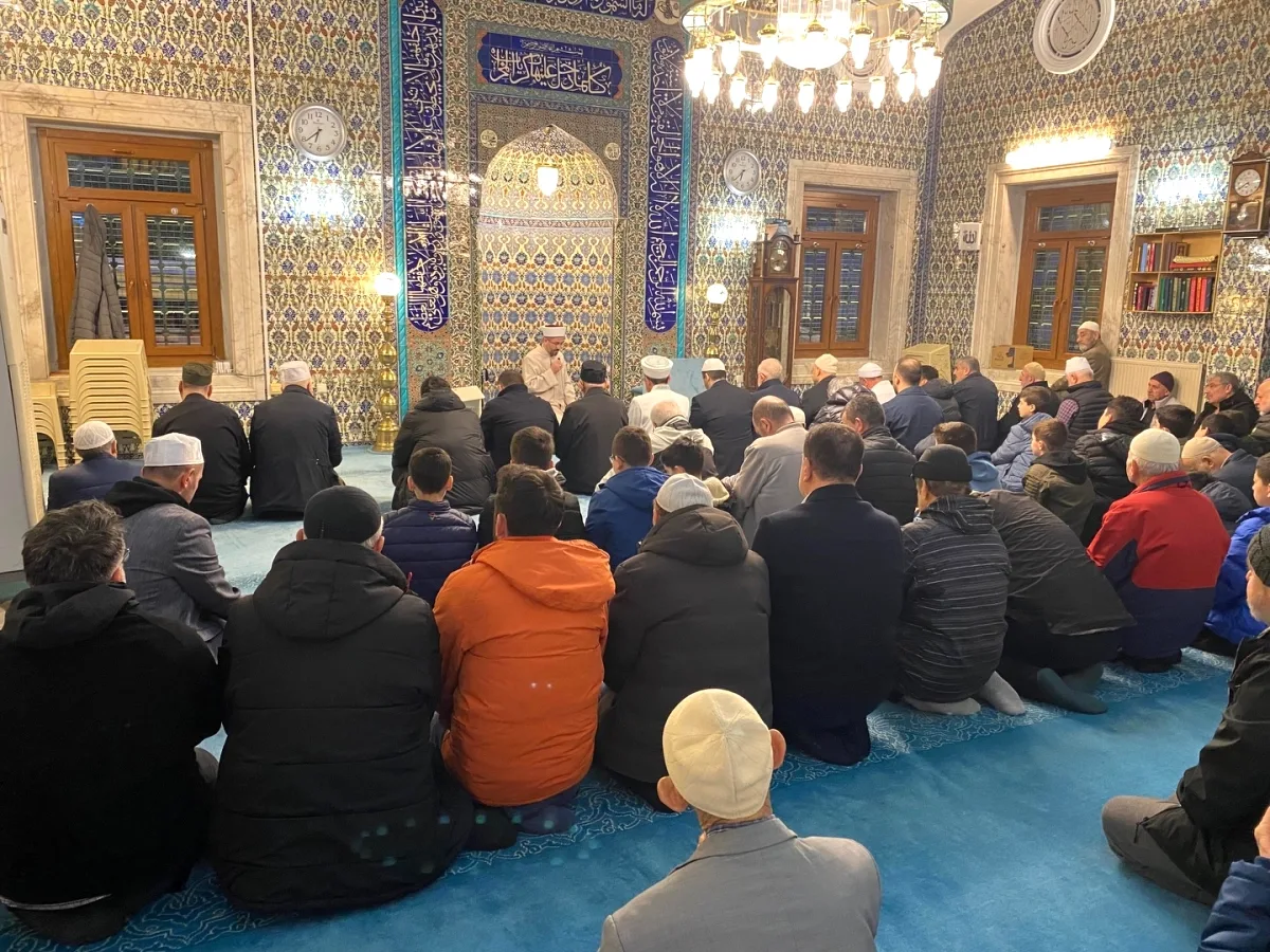 Bakırköy'de Ramazan Hazırlığı: Geleneksel Hatim Programı Bakırköy'de Ramazan Hazırlığı: Geleneksel Hatim Programı