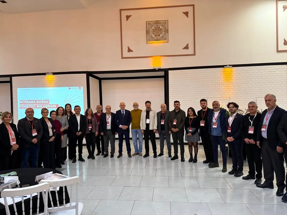 CHP Yenimahalle'de "İktidara Doğru Yönetici Eğitimi" Düzenlendi CHP Yenimahalle'de "İktidara Doğru Yönetici Eğitimi" Düzenlendi