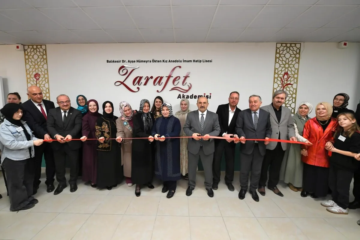 Balıkesir'de Eğitime Değer Katan Açılış: Zarafet ve Edebiyat Atölyeleri Hizmete Girdi Balıkesir'de Eğitime Değer Katan Açılış: Zarafet ve Edebiyat Atölyeleri Hizmete Girdi