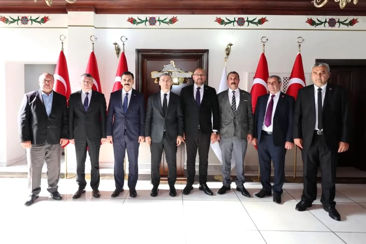 Afyonkarahisar Bayat Belediye Başkanı, Yeni Vali Dr. Naci Aktaş'ı Ziyaret Etti Afyonkarahisar Bayat Belediye Başkanı, Yeni Vali Dr. Naci Aktaş'ı Ziyaret Etti
