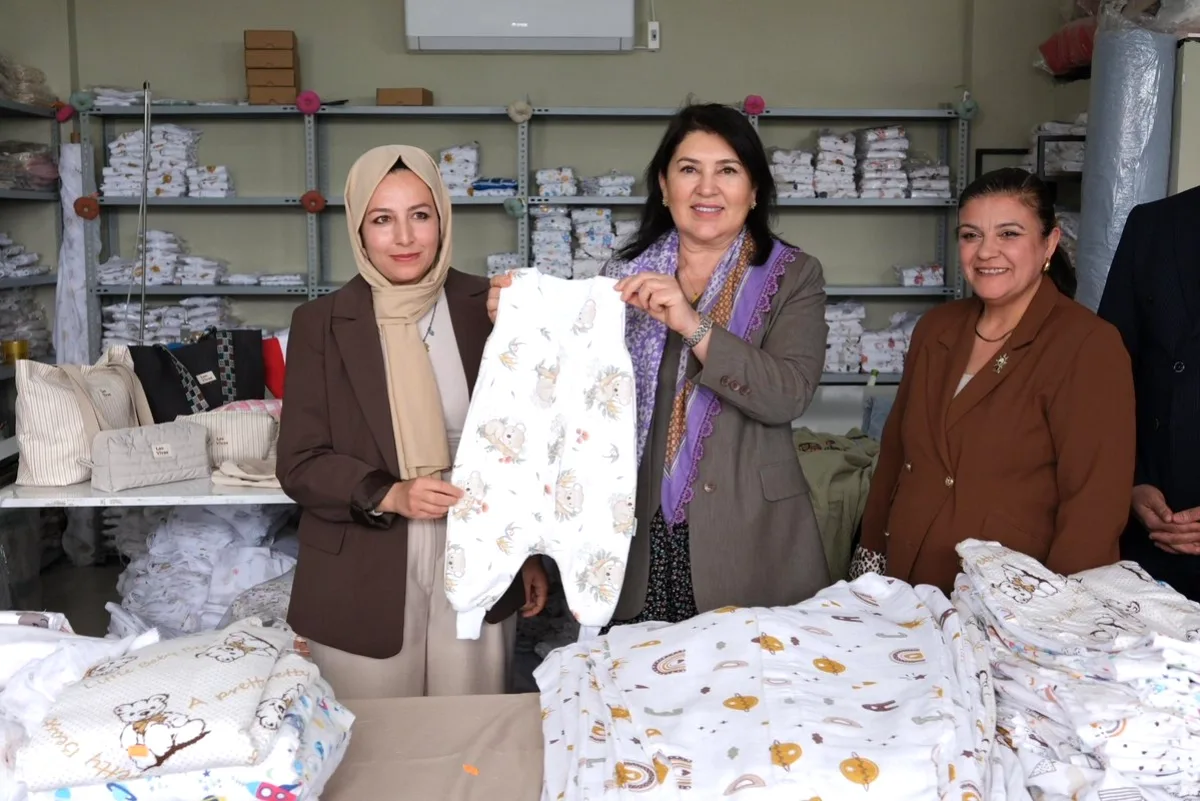 Adana'dan 13 Ülkeye İhracat: Milletvekili Üretim Sürecini İnceledi Adana'dan 13 Ülkeye İhracat: Milletvekili Üretim Sürecini İnceledi