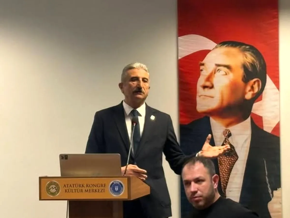 CHP Bursa'da Yönetici Eğitimi Düzenledi, Eğitmenlere Teşekkür Etti CHP Bursa'da Yönetici Eğitimi Düzenledi, Eğitmenlere Teşekkür Etti