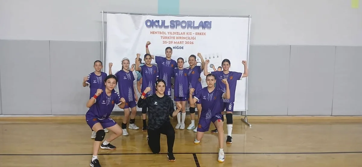 Işıklar Şeker Yıldız Kızlar Hentbol Finalde! Işıklar Şeker Yıldız Kızlar Hentbol Finalde!