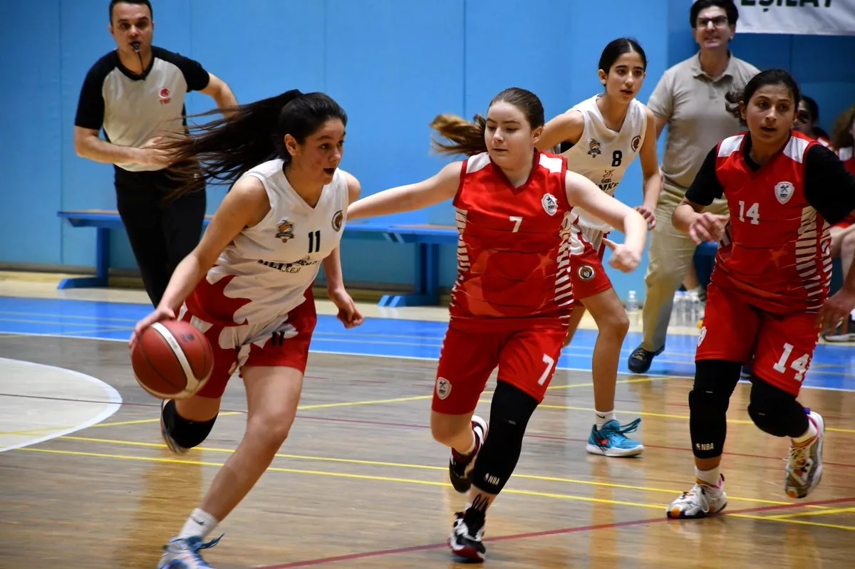 Afyonkarahisar'da Okul Sporları Basketbol Şampiyonları Bursa Yolcusu Afyonkarahisar'da Okul Sporları Basketbol Şampiyonları Bursa Yolcusu
