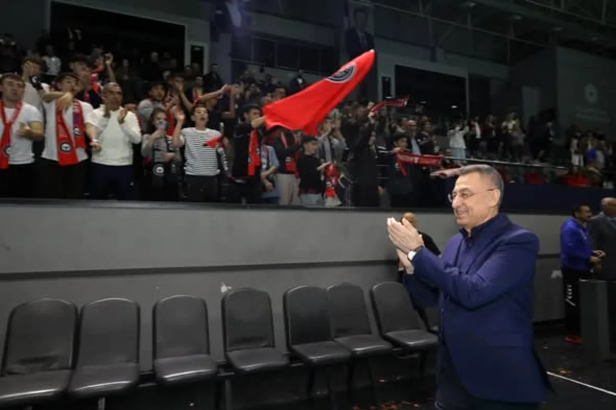 Fuat Oktay, Yozgat GSK Kadın Hentbol Takımını Süper Lig'e Tebrik Etti Fuat Oktay, Yozgat GSK Kadın Hentbol Takımını Süper Lig'e Tebrik Etti