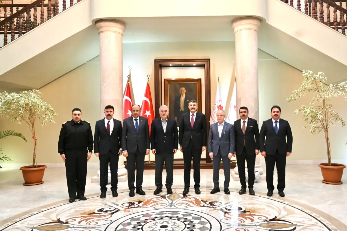 Bursa'da Protokol: Vali Ayyıldız, İçişleri Bakan Yardımcısı Çelik'i Ağırladı Bursa'da Protokol: Vali Ayyıldız, İçişleri Bakan Yardımcısı Çelik'i Ağırladı