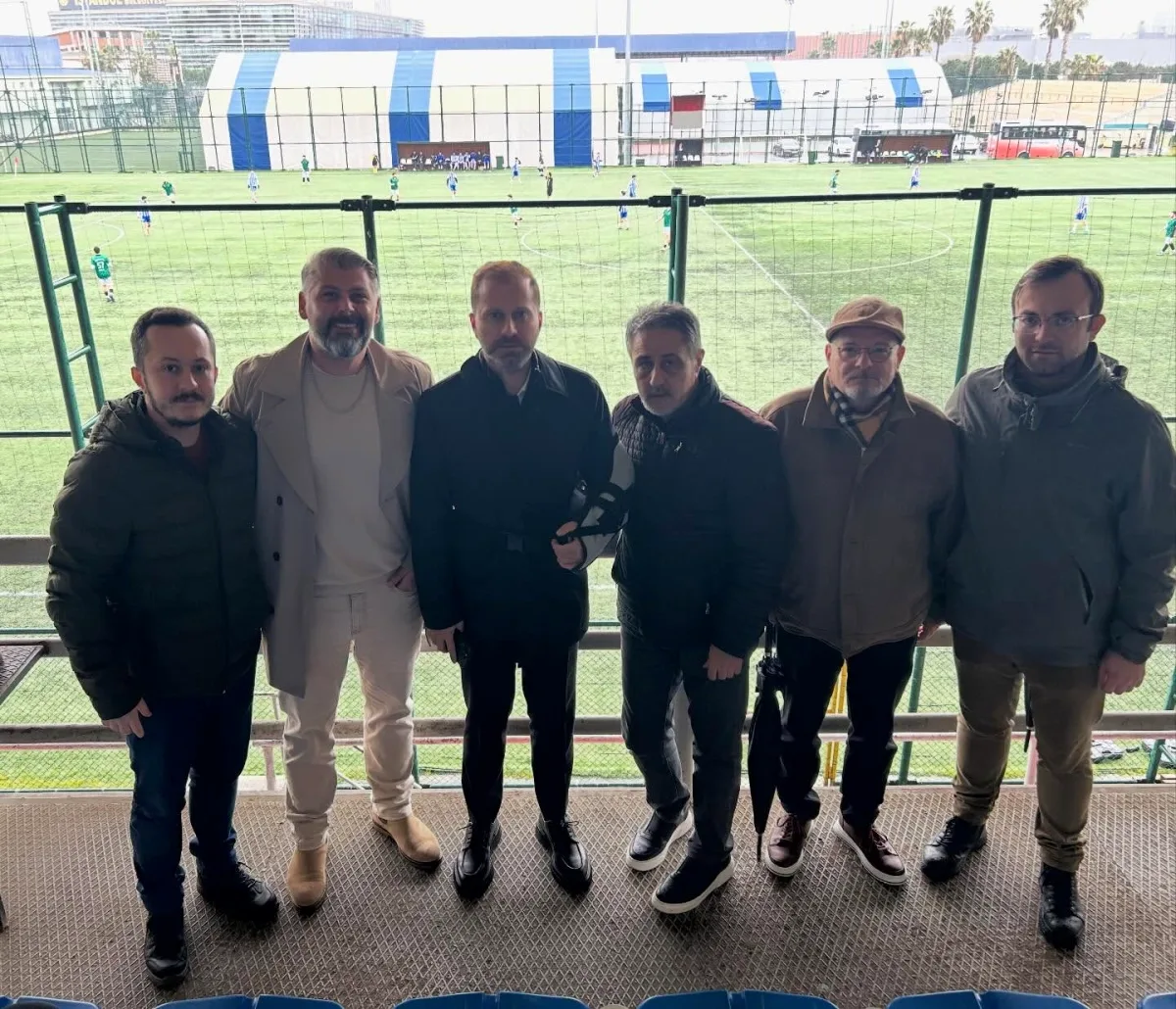 CHP Bakırköy, Bakırköyspor'un 11-2'lik Galibiyetini Tribünden Destekledi CHP Bakırköy, Bakırköyspor'un 11-2'lik Galibiyetini Tribünden Destekledi
