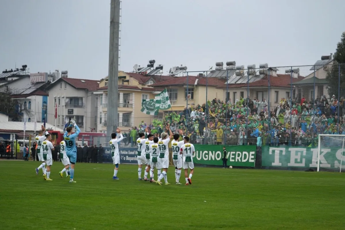 Gemlik Belediyesi Bursaspor'u Tebrik Etti: 'Hedefimiz Şampiyonluk!' Gemlik Belediyesi Bursaspor'u Tebrik Etti: 'Hedefimiz Şampiyonluk!'