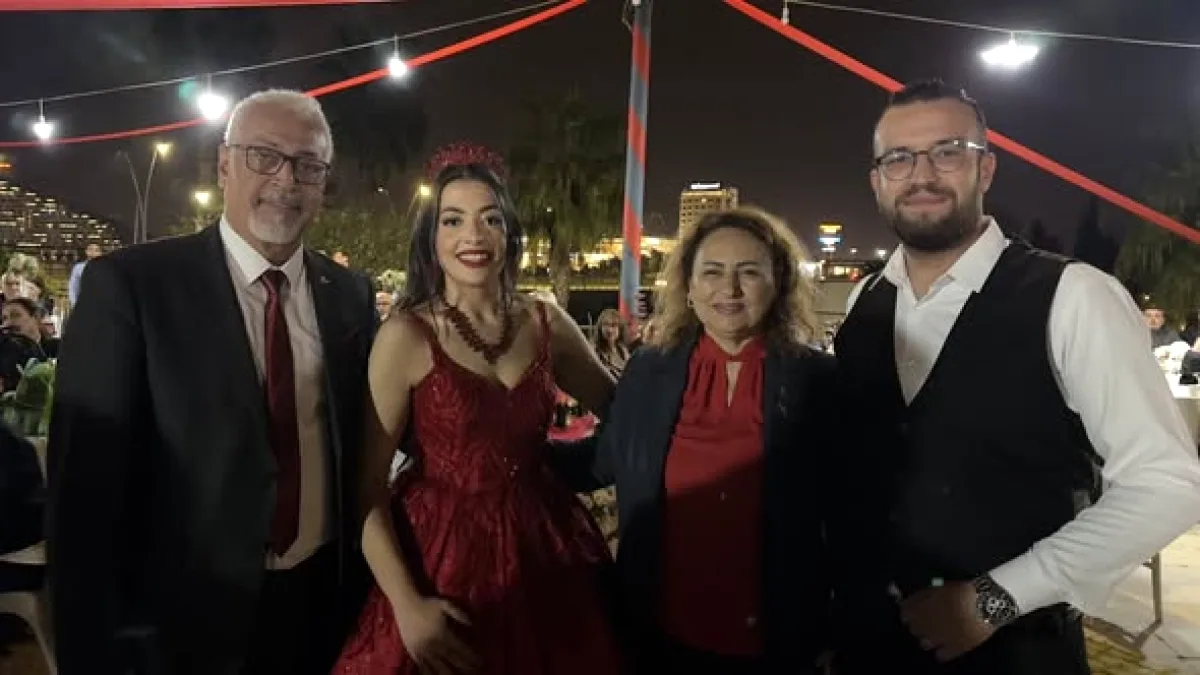 Şevkin, İsa Ekici'nin Kızlarının Kına Gecesine Katıldı Şevkin, İsa Ekici'nin Kızlarının Kına Gecesine Katıldı