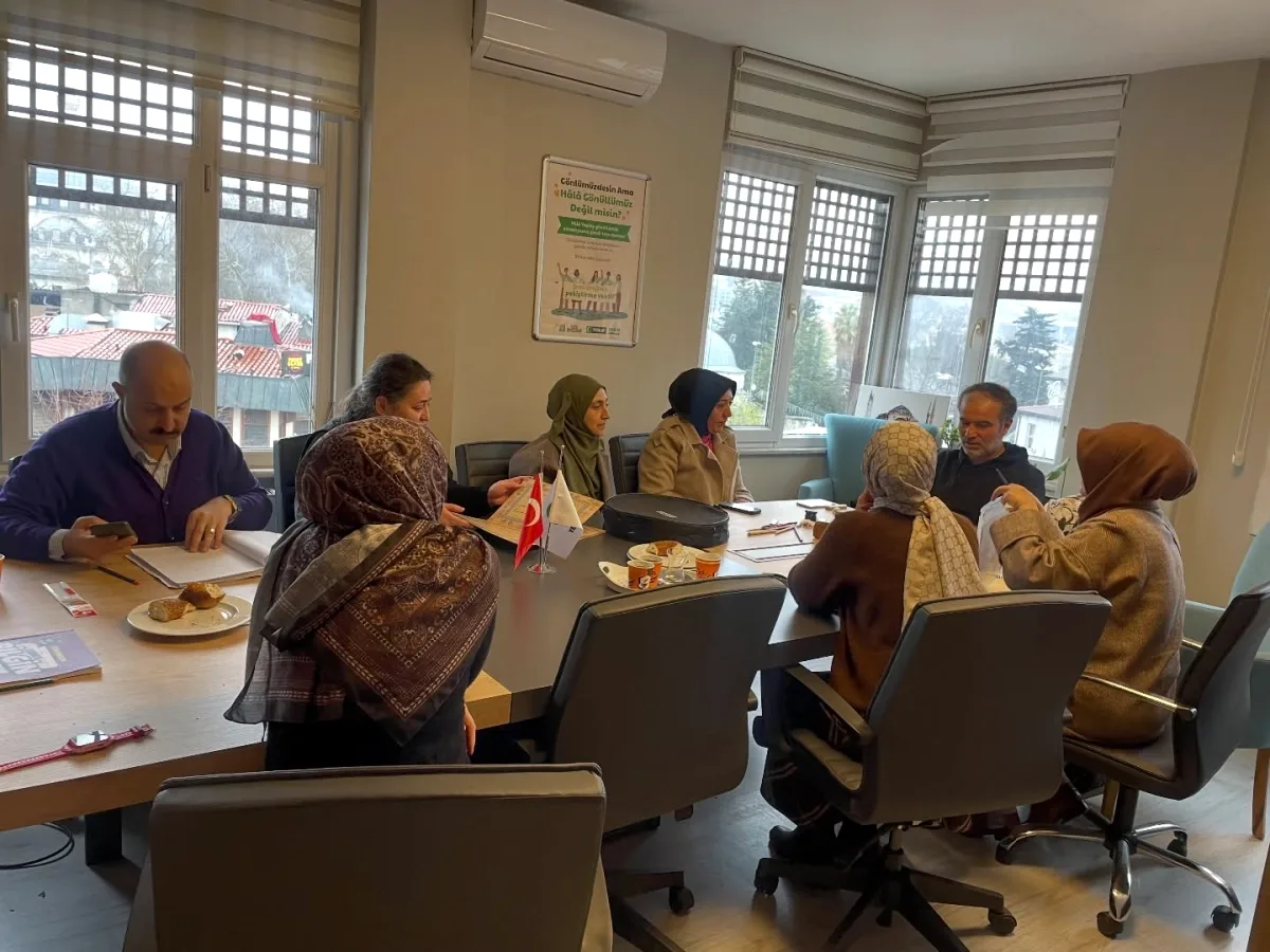 Yeşilay Eyüpsultan'da Hüsn-i Hat Atölyesi Tamamlandı Yeşilay Eyüpsultan'da Hüsn-i Hat Atölyesi Tamamlandı