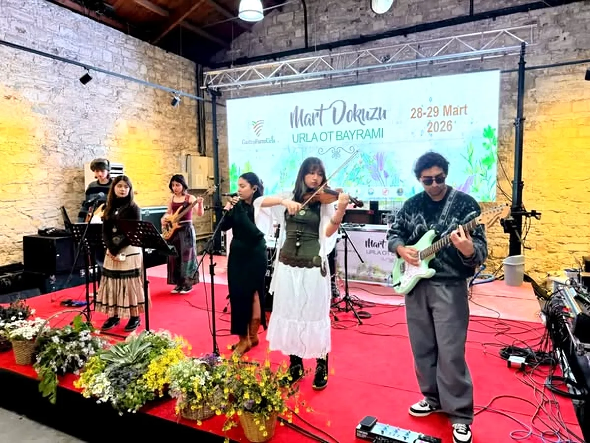 Urla'da Mart Dokuzu Ot Bayramı Dans ve Müzikle Renklendi Urla'da Mart Dokuzu Ot Bayramı Dans ve Müzikle Renklendi
