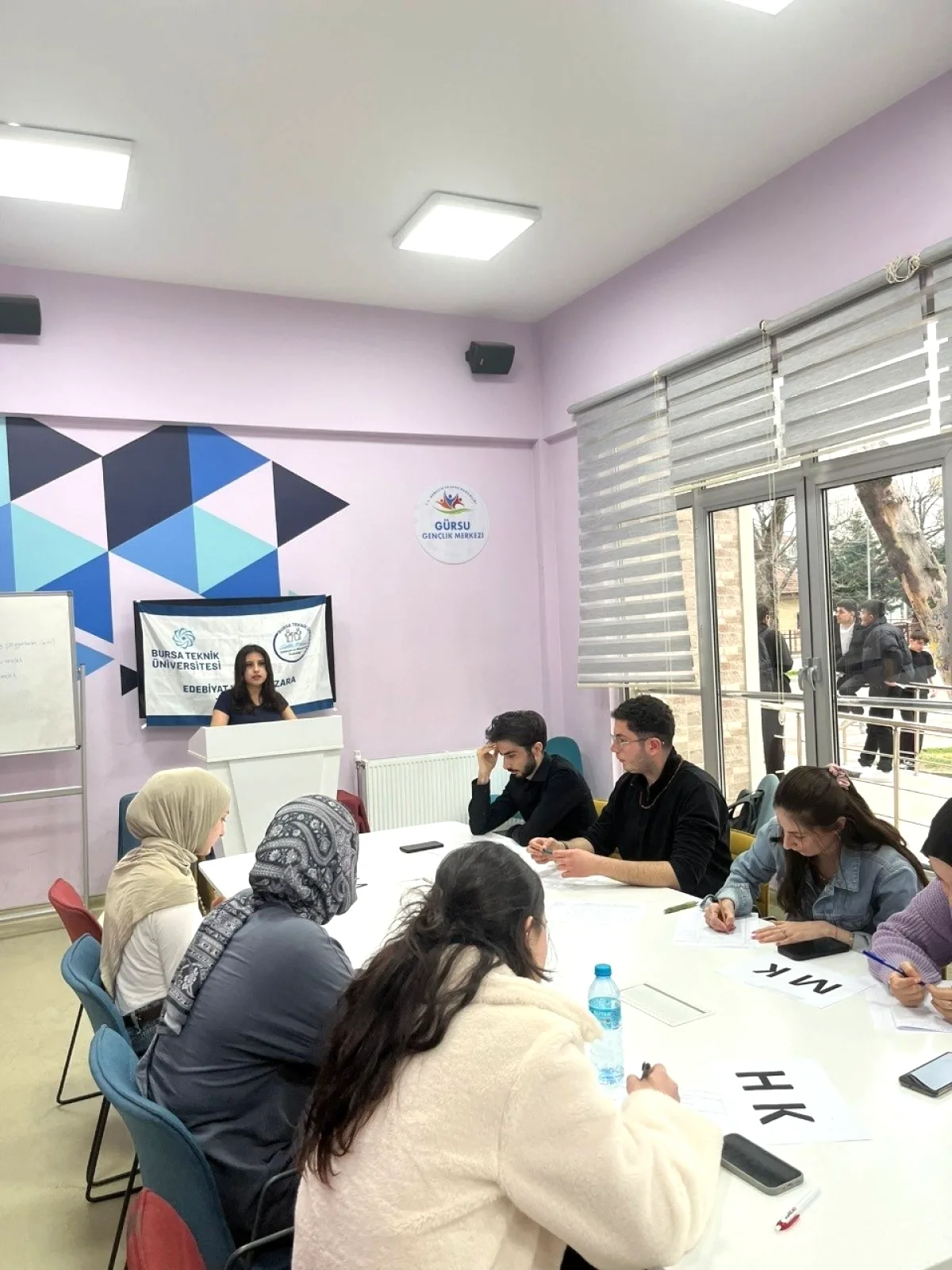 Bursa Gürsu'da Münazara Eğitimi: Gençler Sahne Aldı Bursa Gürsu'da Münazara Eğitimi: Gençler Sahne Aldı
