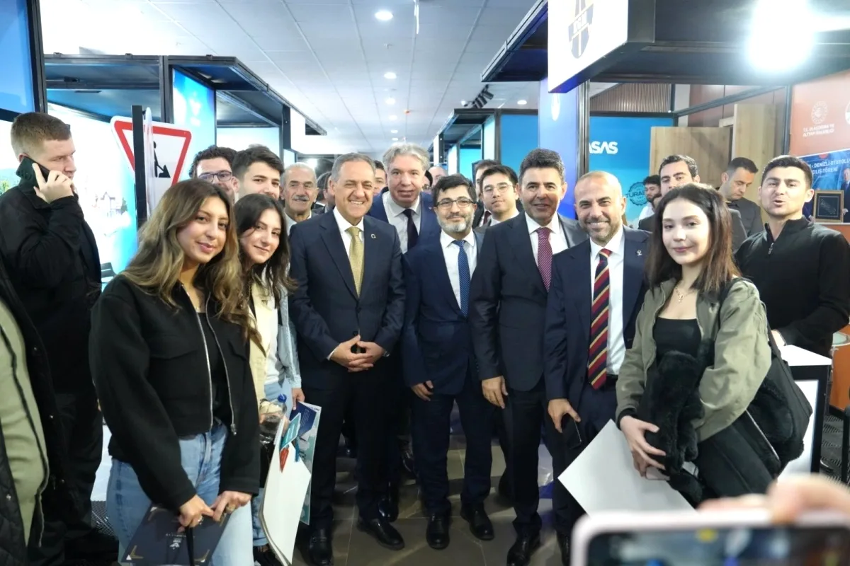Ulaştırma Bakan Yardımcısı Boyraz, Yalova Üniversitesi'nde Gençlerle Buluştu Ulaştırma Bakan Yardımcısı Boyraz, Yalova Üniversitesi'nde Gençlerle Buluştu