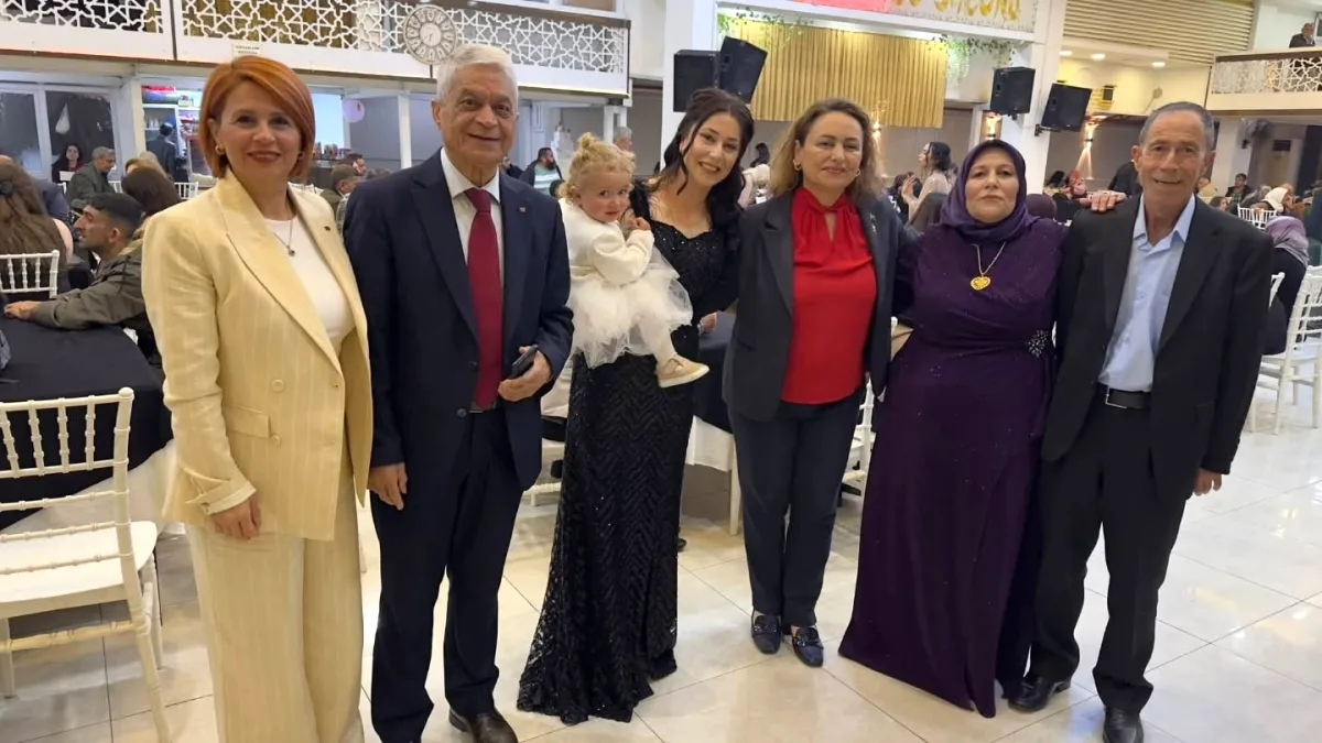 Seyhan Belediye Meclis Üyesi, Adanalı Çiftçinin Oğlunun Düğününe Katıldı Seyhan Belediye Meclis Üyesi, Adanalı Çiftçinin Oğlunun Düğününe Katıldı