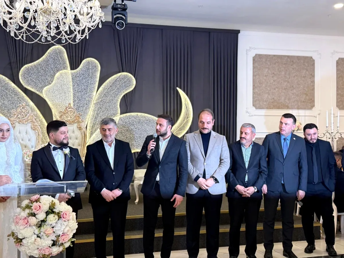 AK Parti Küçükçekmece, Emektar Özpolat'ın Oğlu Yusuf'un Düğününde Buluştu AK Parti Küçükçekmece, Emektar Özpolat'ın Oğlu Yusuf'un Düğününde Buluştu