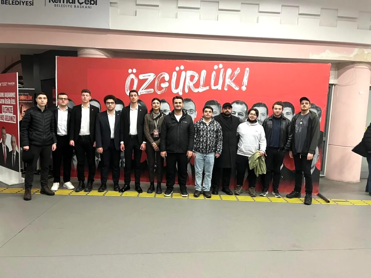 Küçükçekmece'de Sanatın ve Özgürlüğün Buluşması: CHP Gençlik Etkinliği Küçükçekmece'de Sanatın ve Özgürlüğün Buluşması: CHP Gençlik Etkinliği