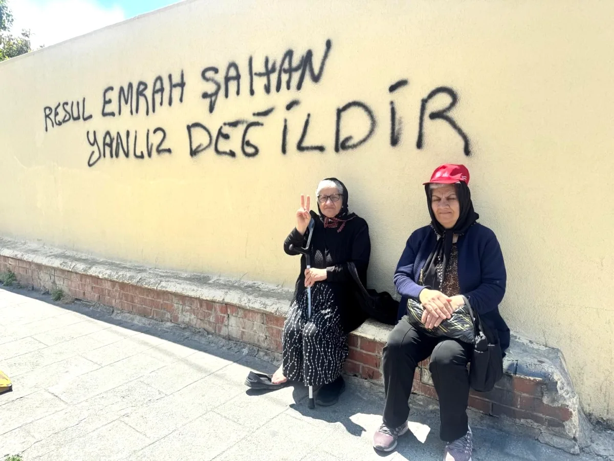 Şişli'de Sevim Teyze'nin Dayanışması Göz Doldurdu Şişli'de Sevim Teyze'nin Dayanışması Göz Doldurdu