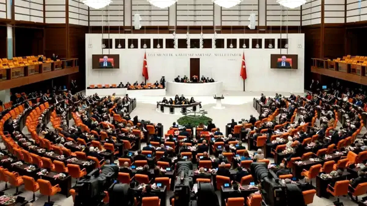 TBMM'de Yoğun Hafta: Bedelli 417 Bin Liraya Çıkıyor, 15 Yaş Altına Sosyal Medya Yasağı TBMM'de Yoğun Hafta: Bedelli 417 Bin Liraya Çıkıyor, 15 Yaş Altına Sosyal Medya Yasağı