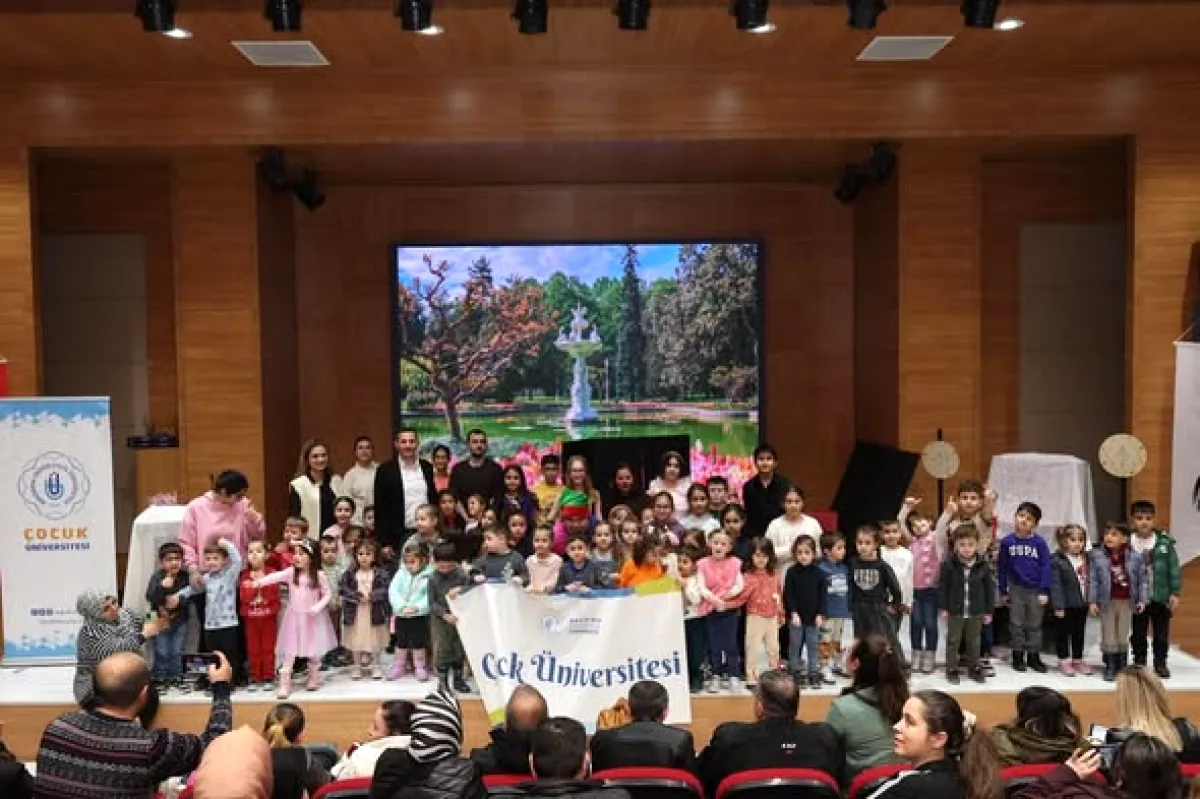 Bandırma'da Dünya Tiyatrolar Günü'nde Çocuk Oyunu Sahnelendi Bandırma'da Dünya Tiyatrolar Günü'nde Çocuk Oyunu Sahnelendi