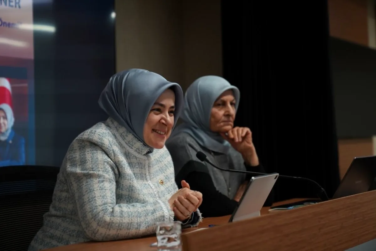 Tuğba IŞIK ERCAN İGETEV'de Kadın Rolü Sohbetinde Tuğba IŞIK ERCAN İGETEV'de Kadın Rolü Sohbetinde
