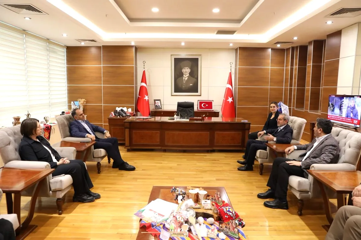 Necdet Ünüvar'dan Çankırı Valisi'ne Rozet Takma Töreni Necdet Ünüvar'dan Çankırı Valisi'ne Rozet Takma Töreni