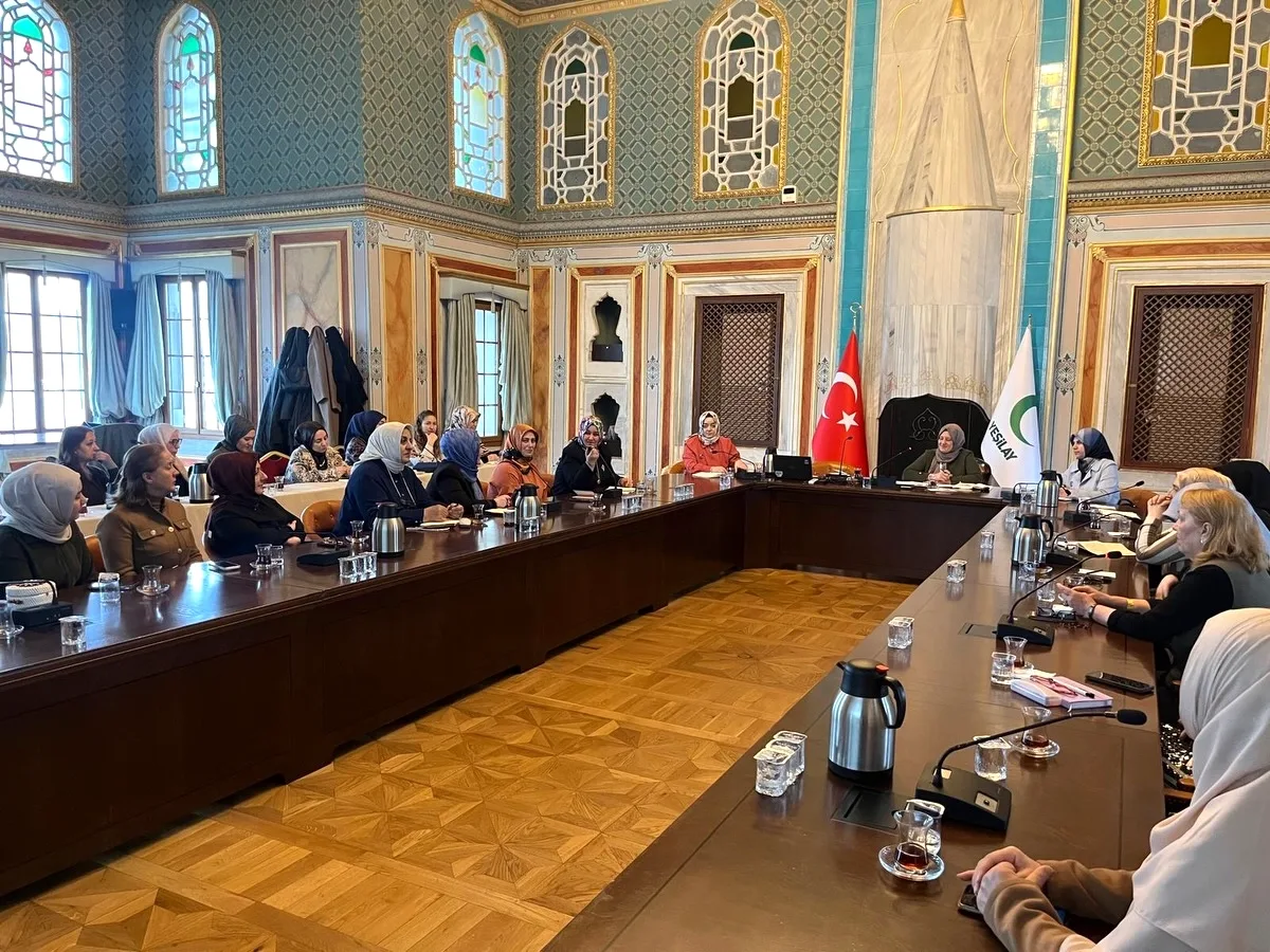 İstanbul Yeşilay Kadın Komisyonları Toplandı: Bağımlılıkla Mücadelede Stratejiler Görüşüldü İstanbul Yeşilay Kadın Komisyonları Toplandı: Bağımlılıkla Mücadelede Stratejiler Görüşüldü