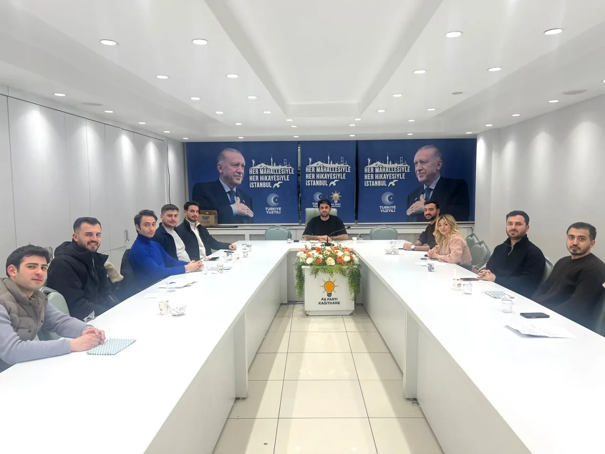 AK Genç Kağıthane Haftalık Toplantıda Bir Araya Geldi AK Genç Kağıthane Haftalık Toplantıda Bir Araya Geldi