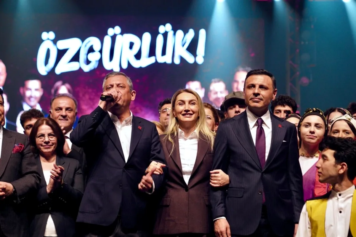 CHP'de Sanatla Özgürlük Buluşması: Saz ve Söz Buluştu CHP'de Sanatla Özgürlük Buluşması: Saz ve Söz Buluştu