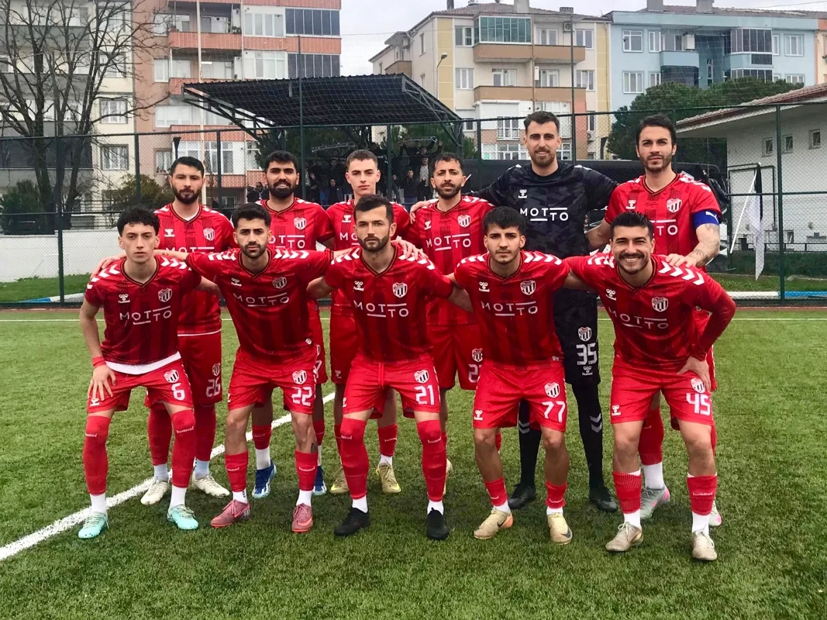 Burhaniye Belediyespor, Manyas'ı 3-0 Geçerek 57 Puanla Liderliğini Sürdürdü Burhaniye Belediyespor, Manyas'ı 3-0 Geçerek 57 Puanla Liderliğini Sürdürdü