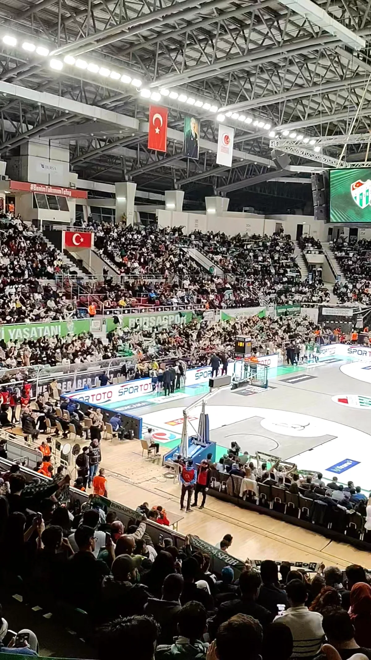 Bursaspor, Fenerbahçe Beko'yu Uzatmalarda 89-83 Mağlup Etti Bursaspor, Fenerbahçe Beko'yu Uzatmalarda 89-83 Mağlup Etti