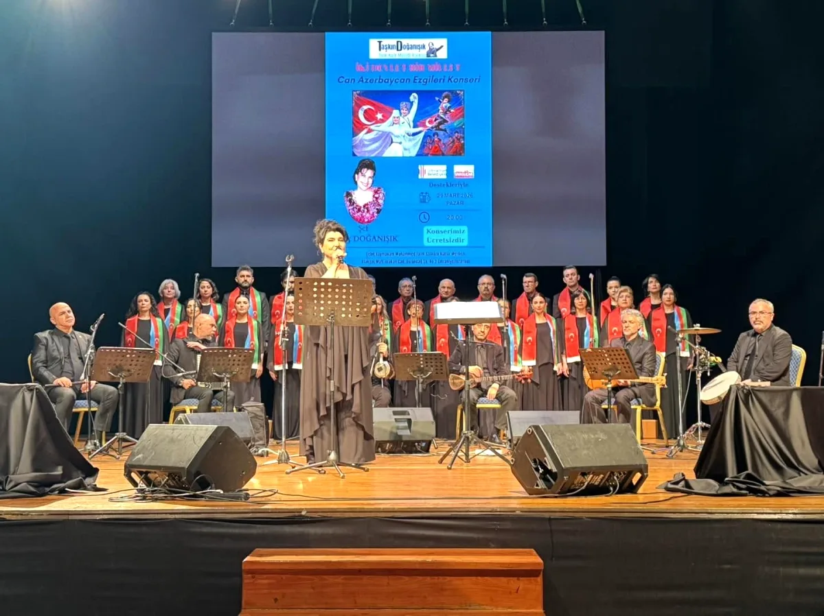 İsmail Erdem, 'İki Devlet Tek Millet' Konserinde Sivaslılarla Buluştu İsmail Erdem, 'İki Devlet Tek Millet' Konserinde Sivaslılarla Buluştu