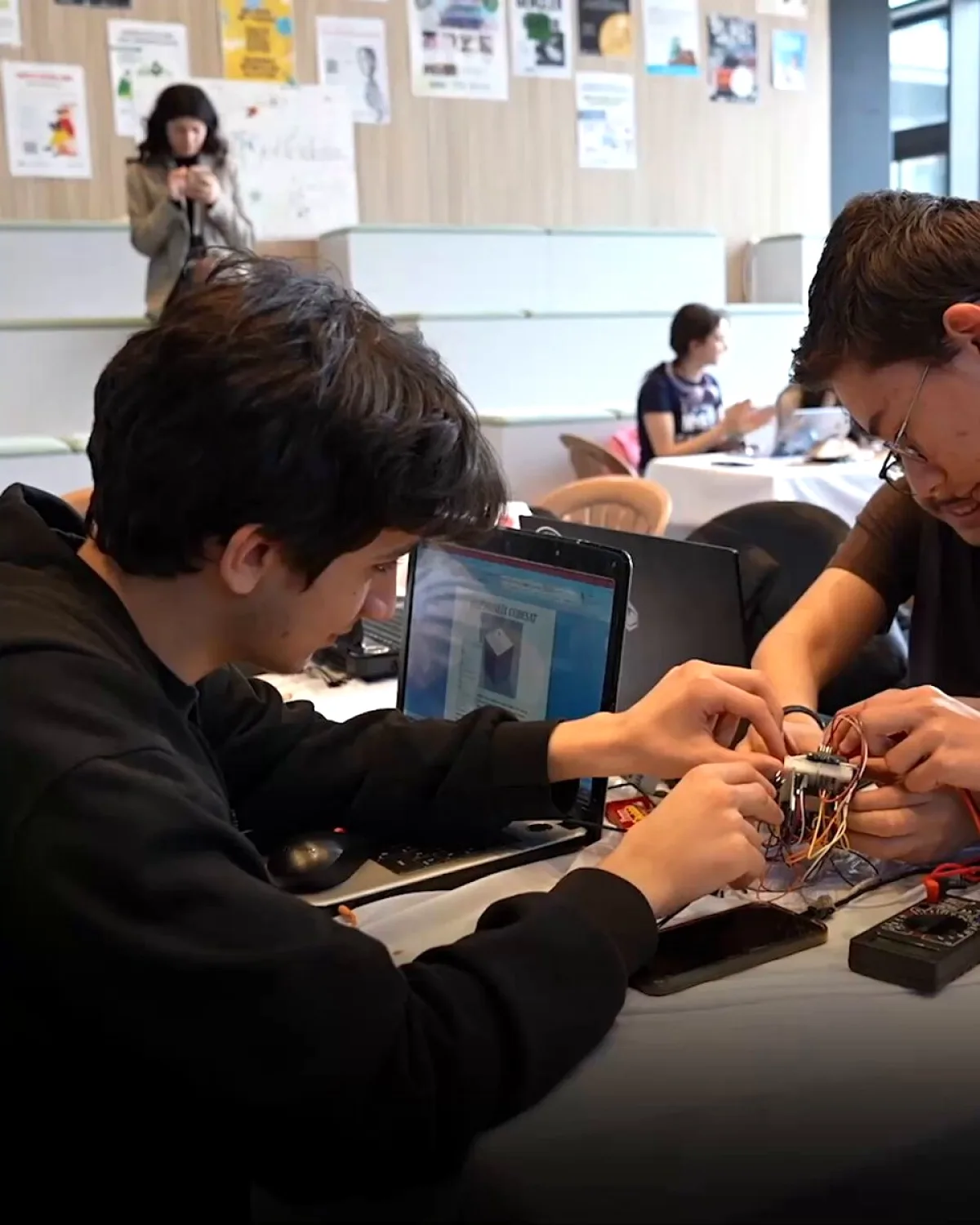 İlk Milli Uzay Hackathon'u Başladı: 6 Bin Öğrenci 37 Şehirden Katıldı İlk Milli Uzay Hackathon'u Başladı: 6 Bin Öğrenci 37 Şehirden Katıldı
