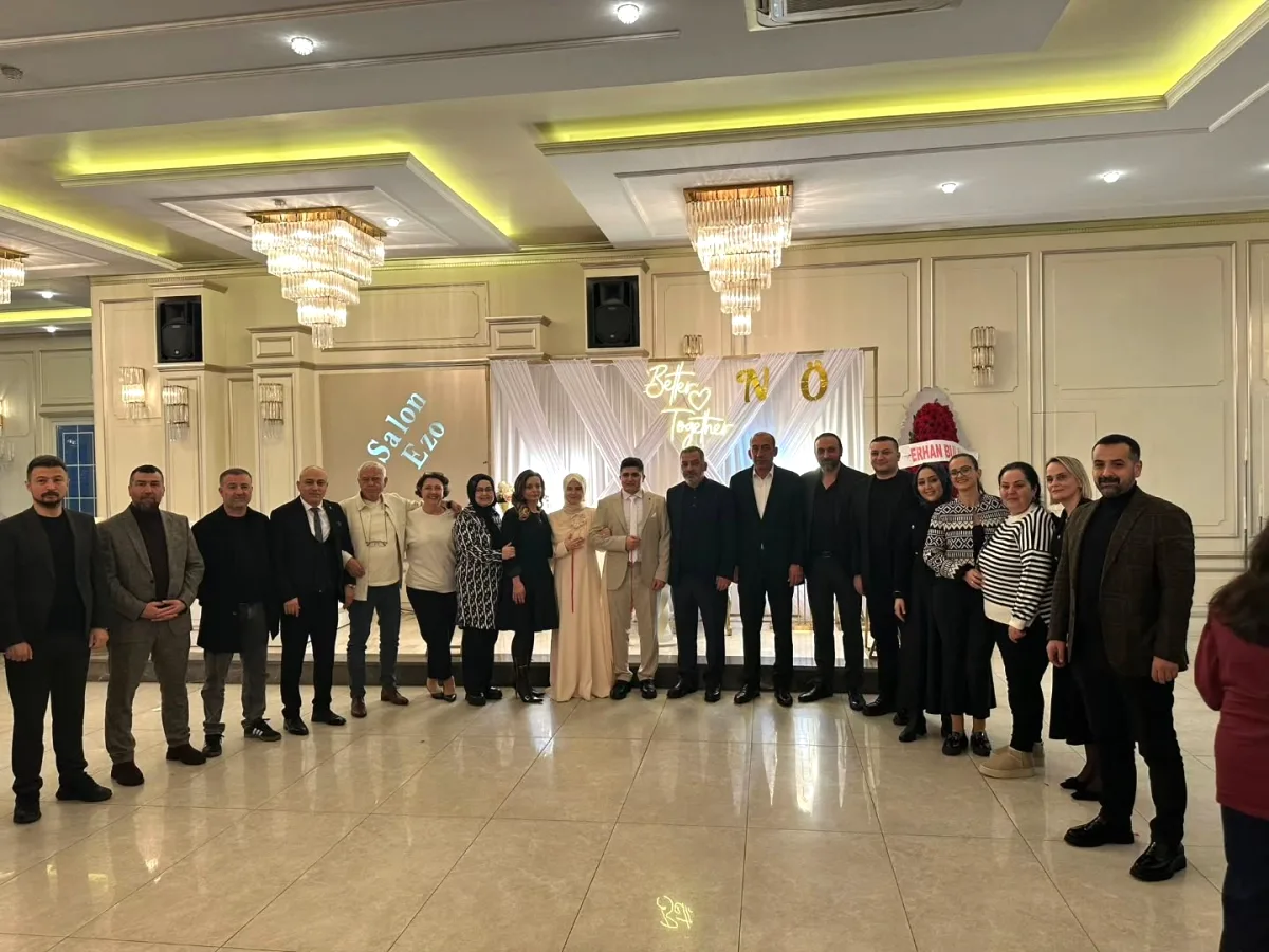 MHP Avcılar İlçe Başkanlığı, Mehmet Aslan'ın Kızının Nişanına Katıldı MHP Avcılar İlçe Başkanlığı, Mehmet Aslan'ın Kızının Nişanına Katıldı