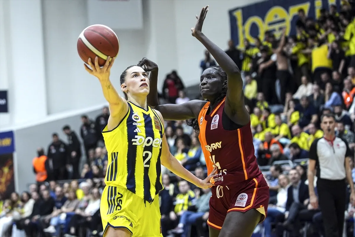 Fenerbahçe, Kadınlar Basketbol Süper Ligi Finalinde Galatasaray'ı 85-70 Mağlup Etti Fenerbahçe, Kadınlar Basketbol Süper Ligi Finalinde Galatasaray'ı 85-70 Mağlup Etti