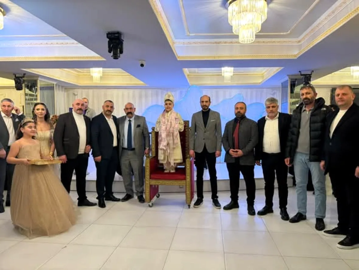 MHP Bağcılar'dan Sünnet Törenine Anlamlı Katılım MHP Bağcılar'dan Sünnet Törenine Anlamlı Katılım