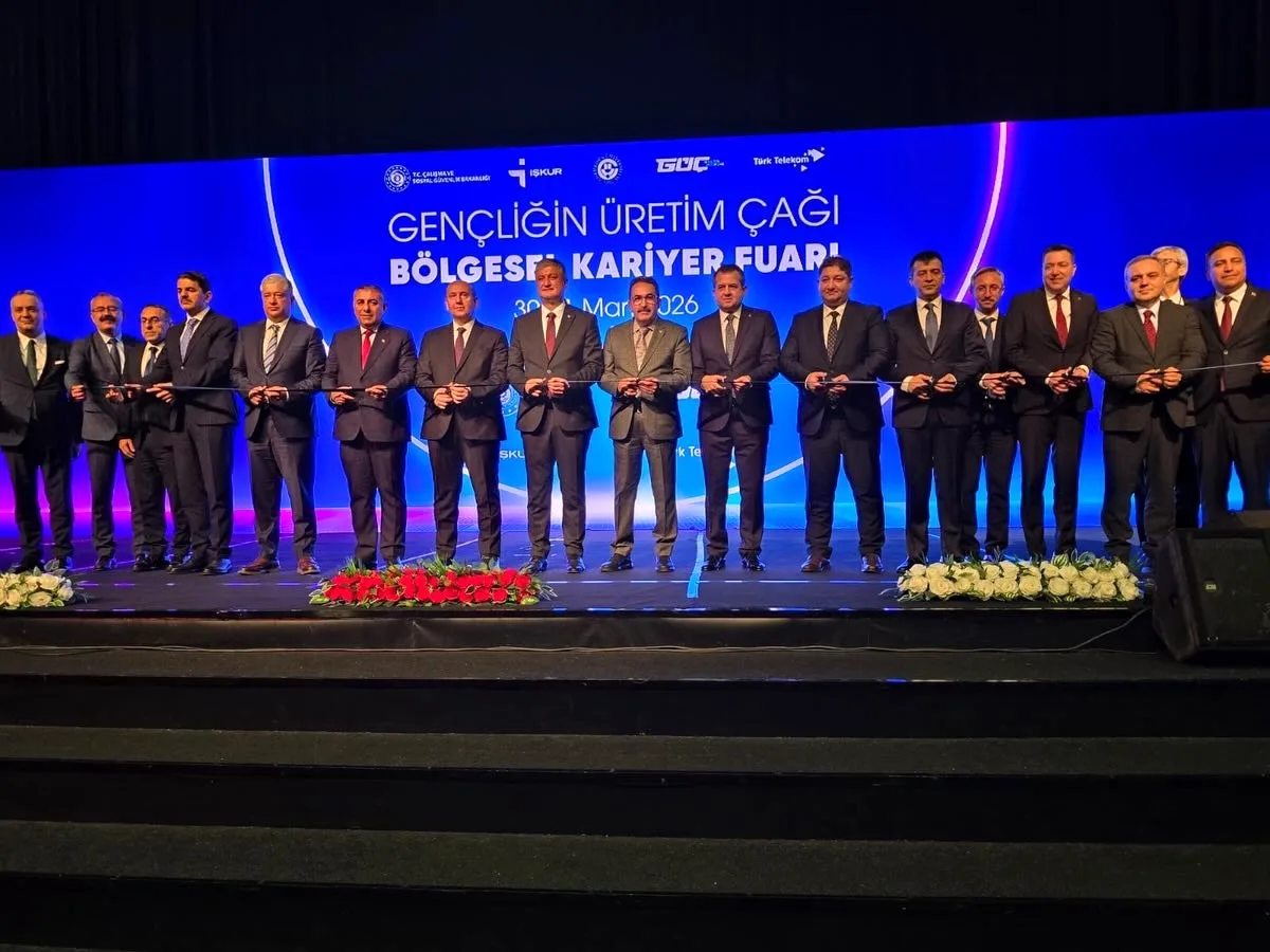 Adana'da Gençliğin Üretim Çağı Kariyer Fuarı Açıldı Adana'da Gençliğin Üretim Çağı Kariyer Fuarı Açıldı