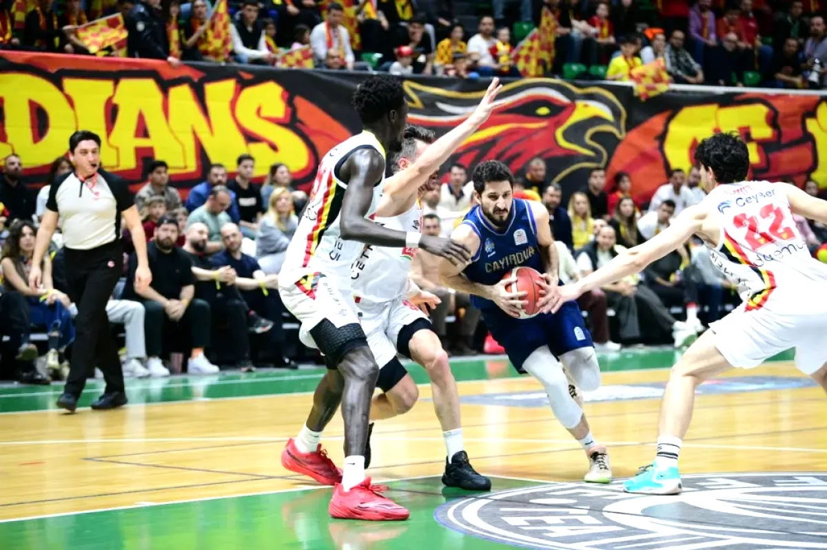 Çayırova Belediyesi, Göztepe'yi 84-88 Yenerek Liderliğini Sürdürdü Çayırova Belediyesi, Göztepe'yi 84-88 Yenerek Liderliğini Sürdürdü