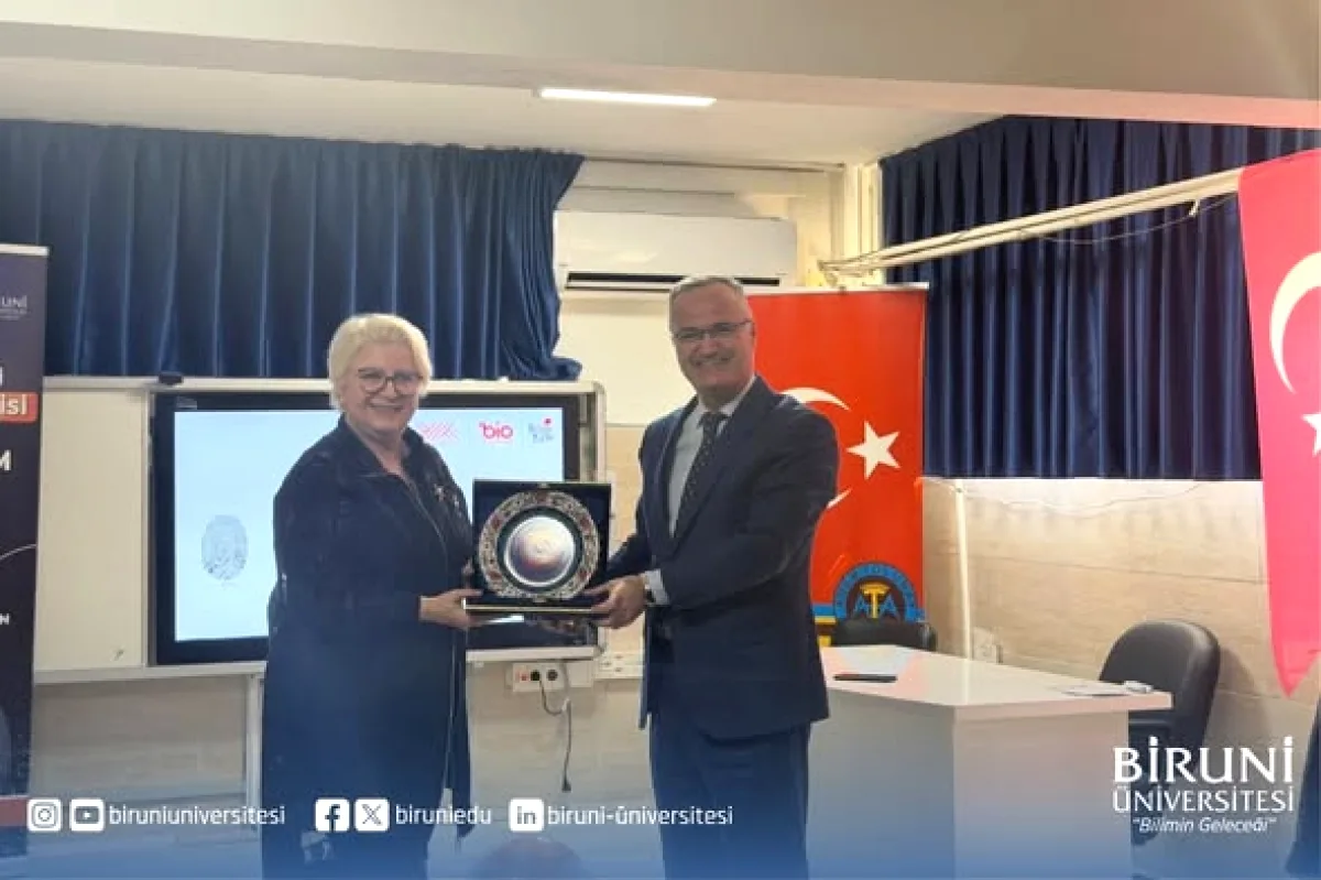 Antalya'da Bilim ve Beslenme Semineri: İki Lisede Aynı Anda Antalya'da Bilim ve Beslenme Semineri: İki Lisede Aynı Anda