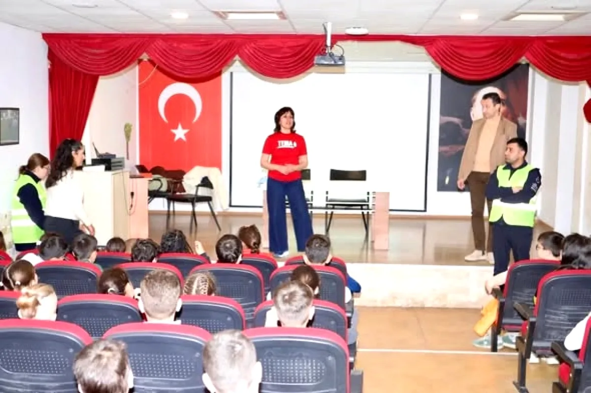 Bayraklı'da Minik Eller Sıfır Atık Öğreniyor: Bugün Anlamlı Eğitim Bayraklı'da Minik Eller Sıfır Atık Öğreniyor: Bugün Anlamlı Eğitim