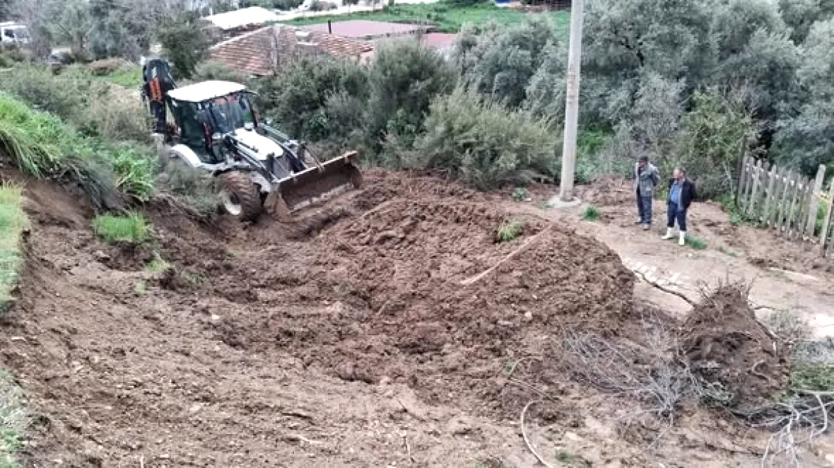 Kiraz'da Aşırı Yağış Sonrası Belediye Ekipleri Aralıksız Çalışıyor Kiraz'da Aşırı Yağış Sonrası Belediye Ekipleri Aralıksız Çalışıyor