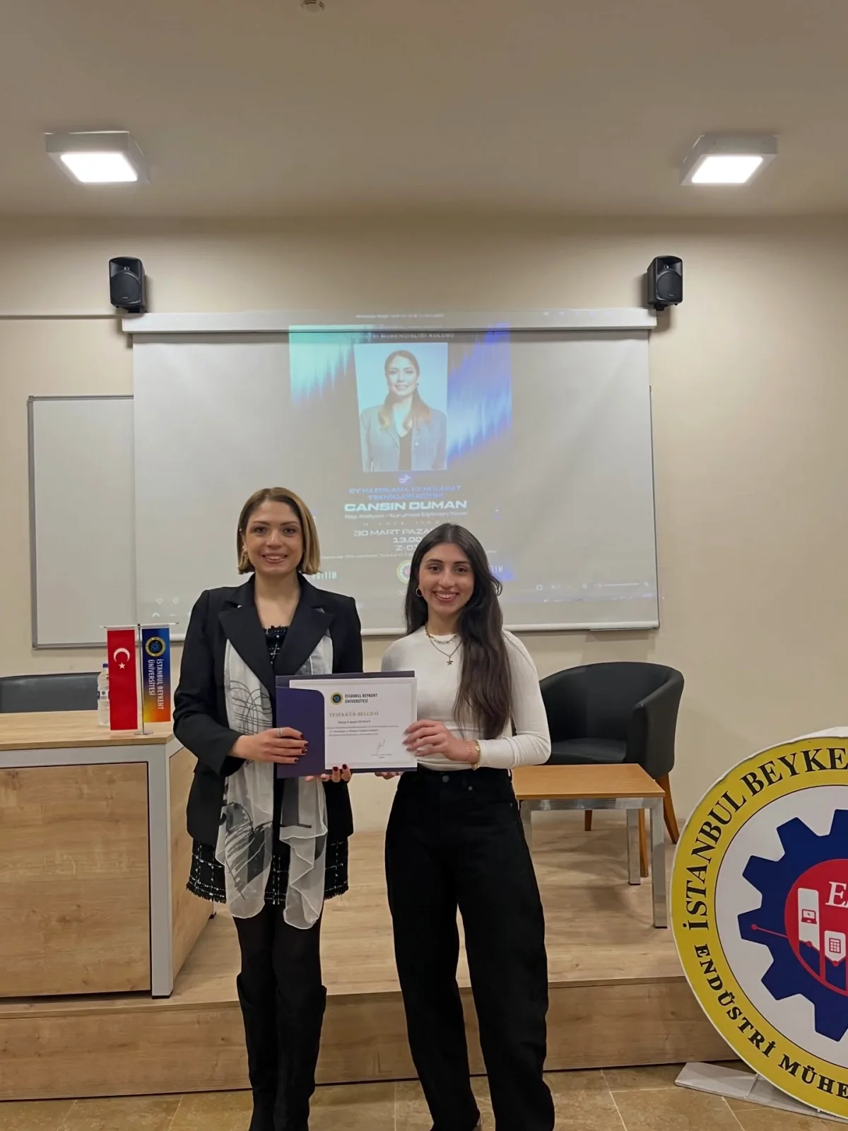 İstanbul Beykent EMK'de Kariyer Eğitimi Tamamlandı İstanbul Beykent EMK'de Kariyer Eğitimi Tamamlandı