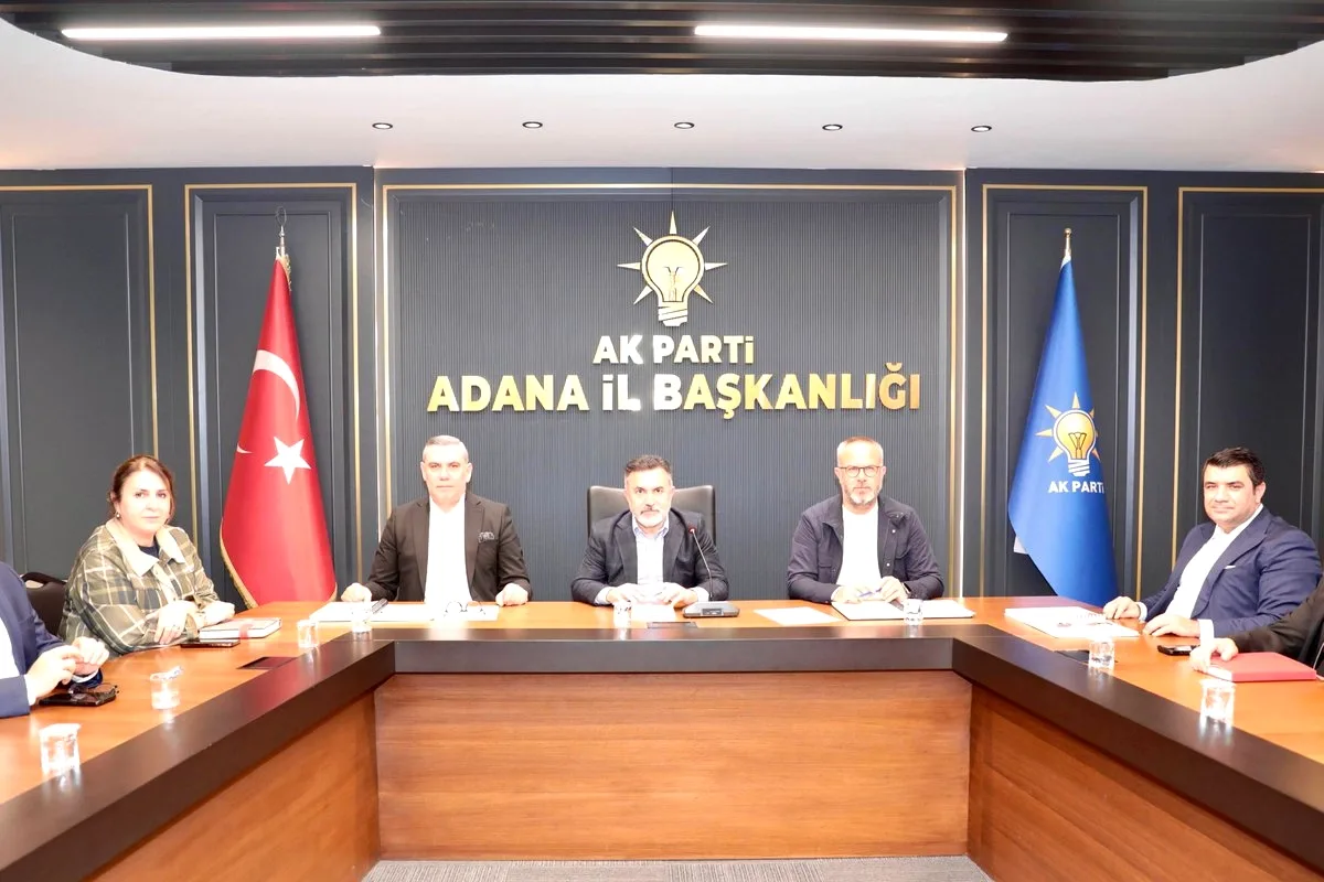 AKP Adana İl Başkanlığı'nda Haftalık Toplantı Gerçekleştirildi AKP Adana İl Başkanlığı'nda Haftalık Toplantı Gerçekleştirildi