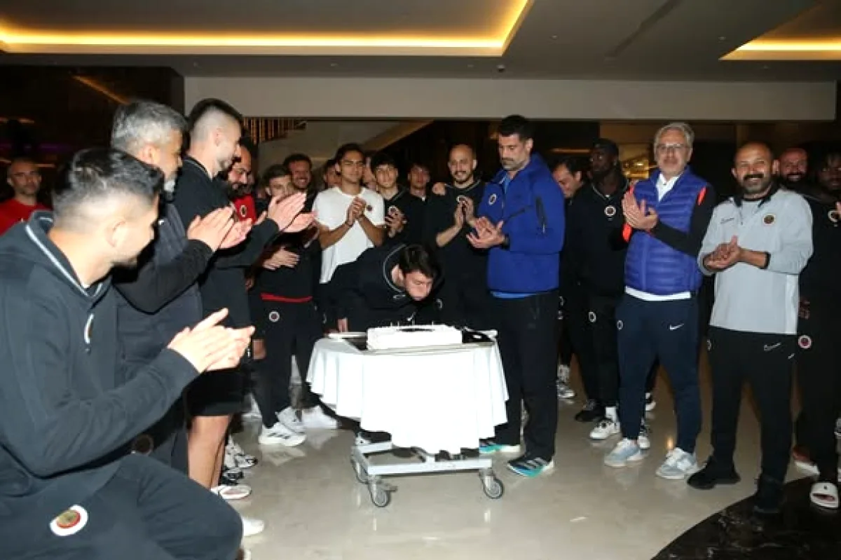 Gençlerbirliği'nde Arda Çağan Çelik'in 21. Doğum Günü Kutlandı Gençlerbirliği'nde Arda Çağan Çelik'in 21. Doğum Günü Kutlandı
