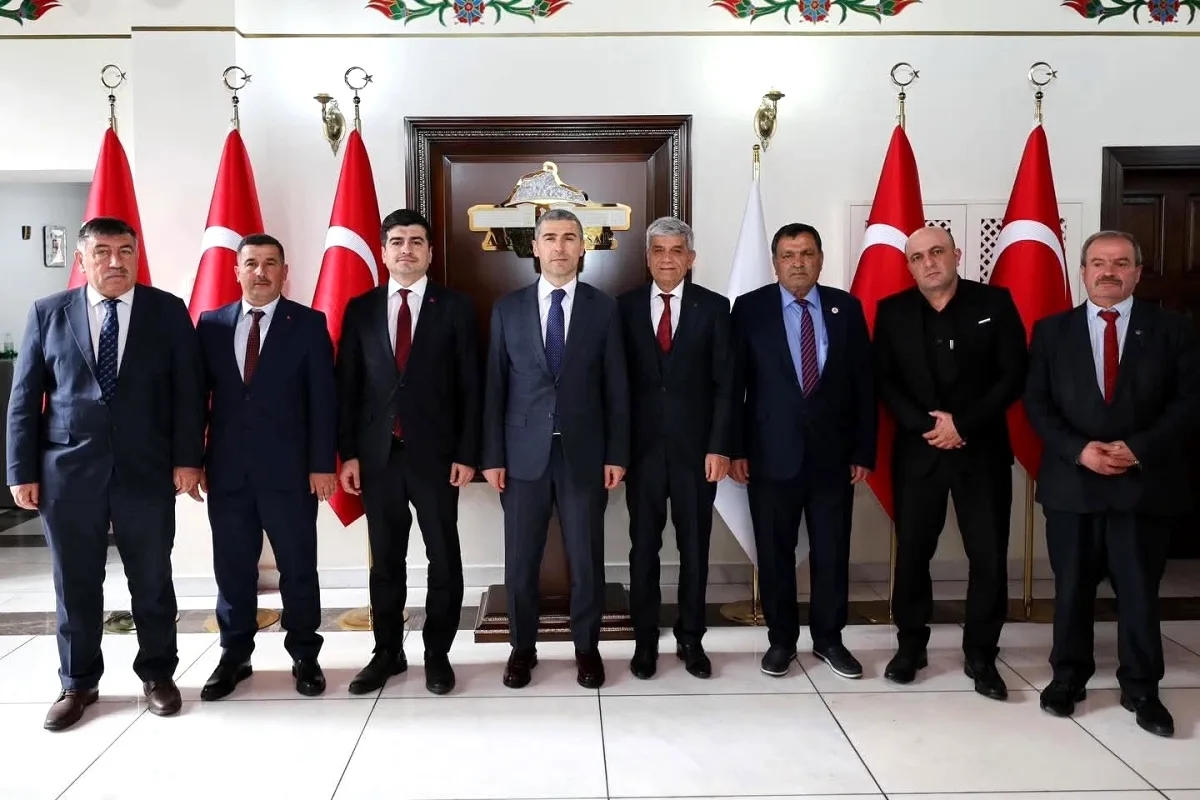 Kızılören Protokol Heyetinden Vali Aktaş'a Hayırlı Olsun Ziyareti Kızılören Protokol Heyetinden Vali Aktaş'a Hayırlı Olsun Ziyareti