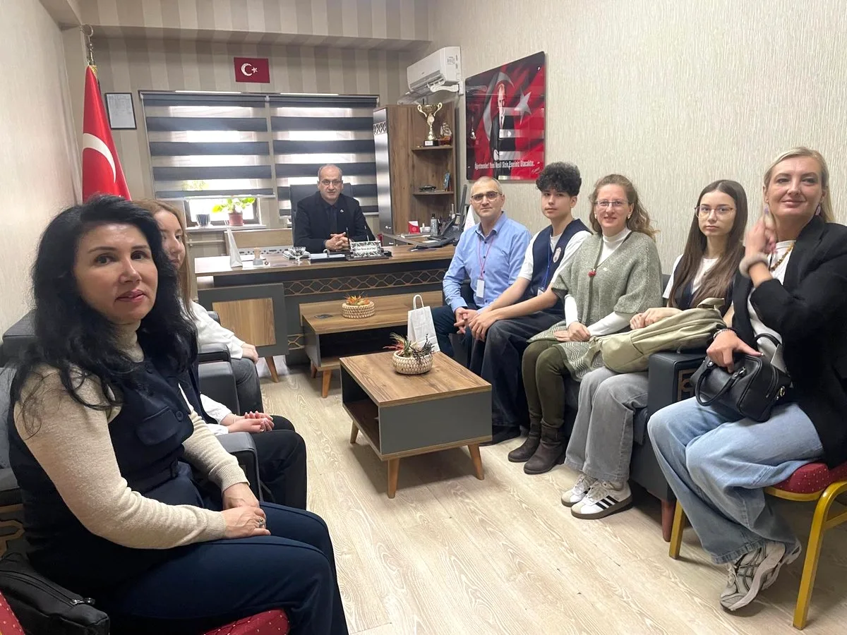 Romanya'dan Gürsu'ya Erasmus+ Ziyareti: Öğrenciler Yetkililerle Buluştu Romanya'dan Gürsu'ya Erasmus+ Ziyareti: Öğrenciler Yetkililerle Buluştu