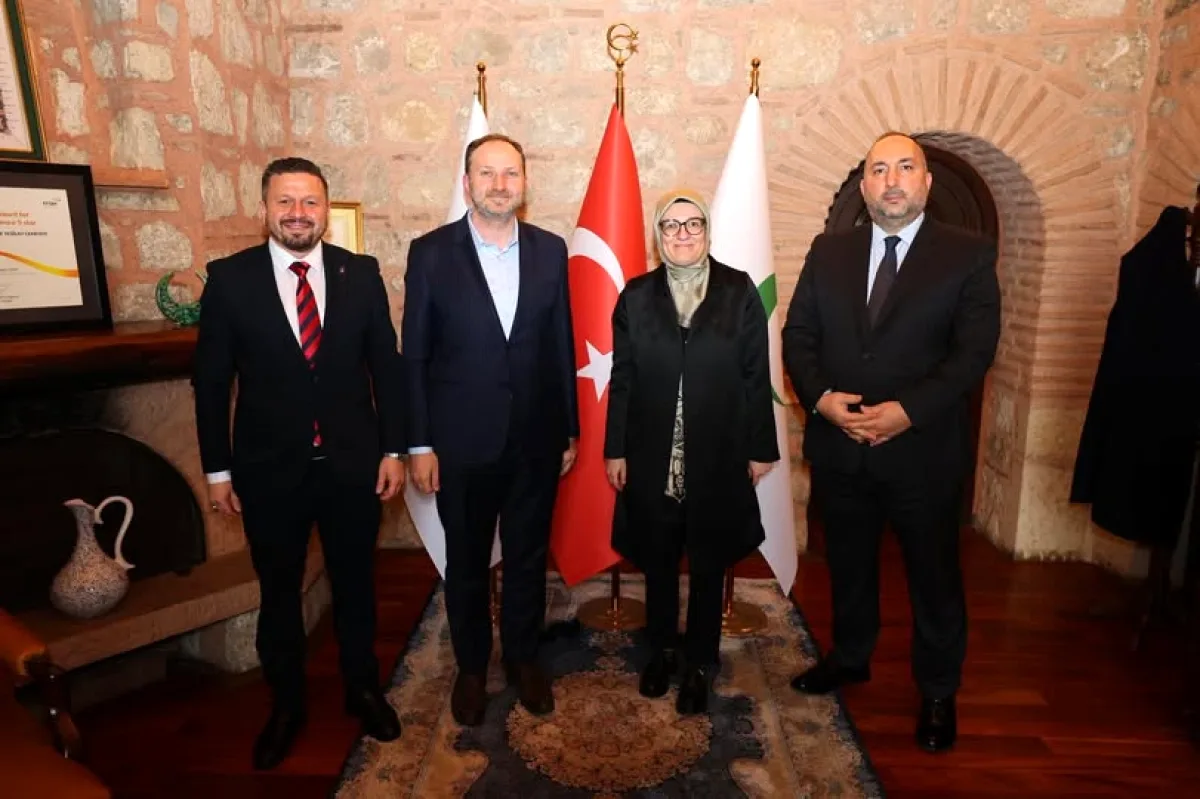 AK Parti Balıkesir'den Yeşilay Genel Başkanı'na Ziyaret AK Parti Balıkesir'den Yeşilay Genel Başkanı'na Ziyaret